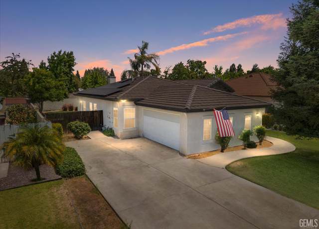 Property at 9814 Autumn Serenade Ct, Bakersfield, CA 93312, 3 beds, 2 baths