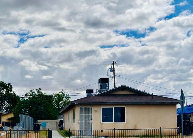 Property at 309 Dr Martin Luther King Jr Blvd, Bakersfield, CA 93307, 6 beds, 4 baths