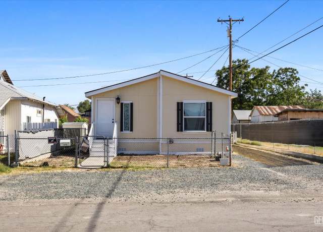 Property at 473 Cedar St, Taft, CA 93268, 3 beds, 2 baths