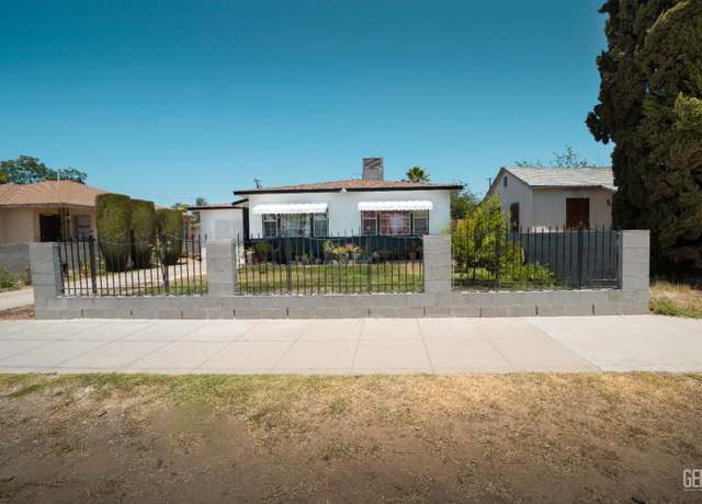 Property at 1222 E 18 th St, Bakersfield, CA 93305, 3 beds, 1 bath
