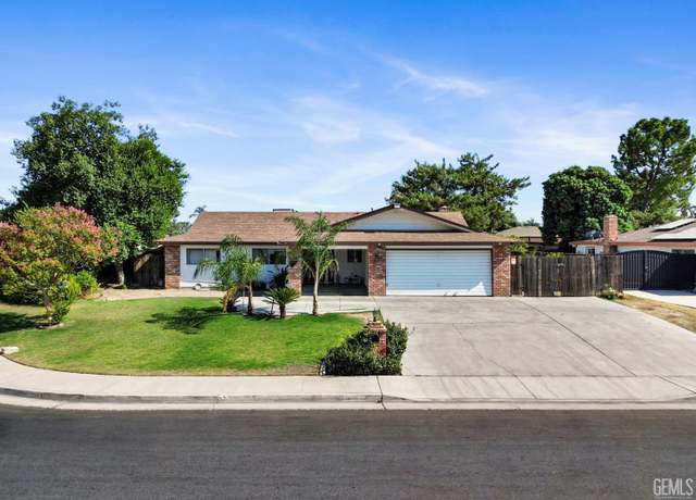 Property at 2304 Bladen St, Bakersfield, CA 93309, 3 beds, 2 baths