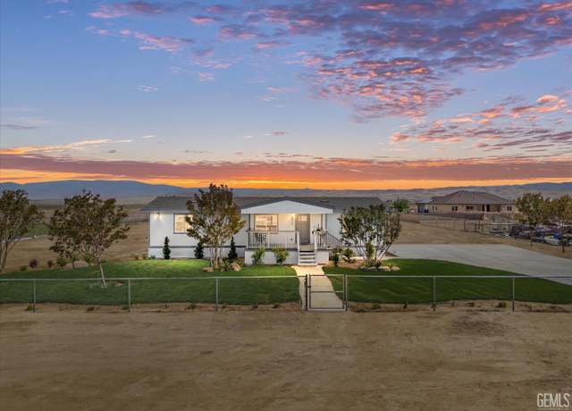 Property at 28135 Clydesdale Ave, Taft, CA 93268, 3 beds, 2 baths
