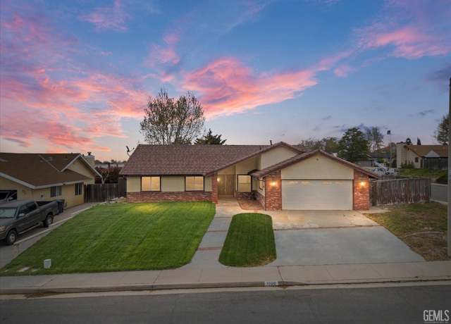 Property at 1086 Hickory Dr, Tehachapi, CA 93561, 4 beds, 2 baths