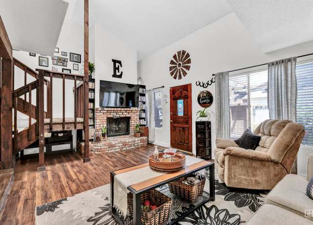 Property at 2316 Gosford Rd Unit R, Bakersfield, CA 93309, 2 beds, 3 baths