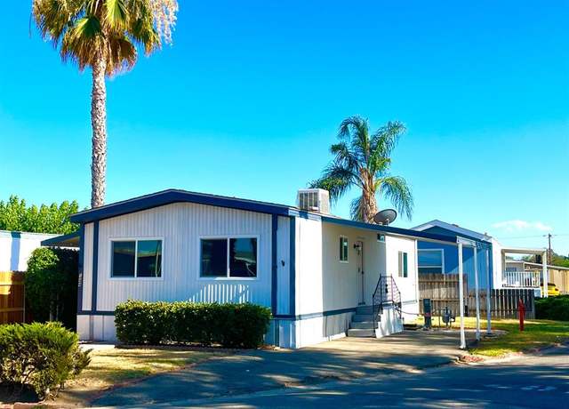 Property at 144 Torrey Pines Ln, Bakersfield, CA 93308, 2 beds, 2 baths