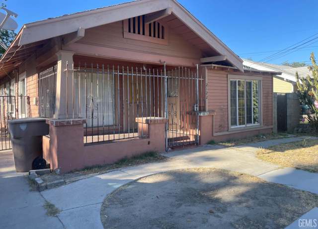 Property at 2122 Palm St, Bakersfield, CA 93304, 3 beds, 1 bath