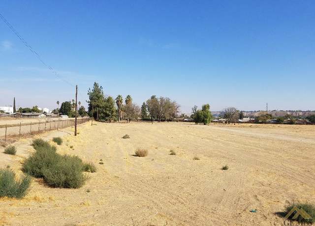Property at 828 Iris St, Bakersfield, CA 93308