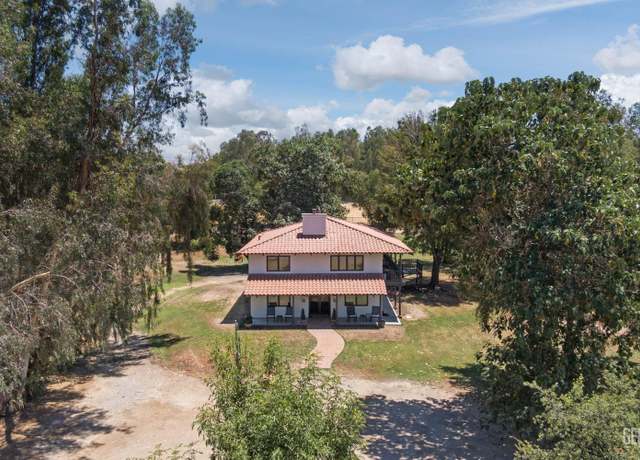 Property at 18690 Amos Rd, Bakersfield, CA 93308, 4 beds, 2 baths