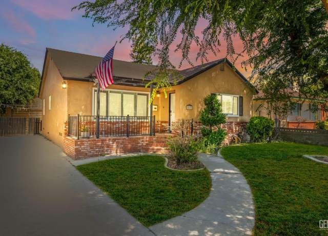 Property at 2613 Spruce St, Bakersfield, CA 93301, 3 beds, 2 baths
