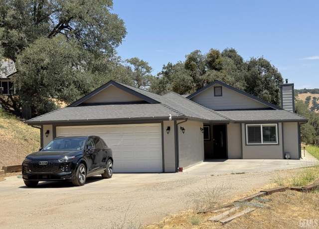 Property at 22477 Zurich Dr, Tehachapi, CA 93561, 4 beds, 2 baths