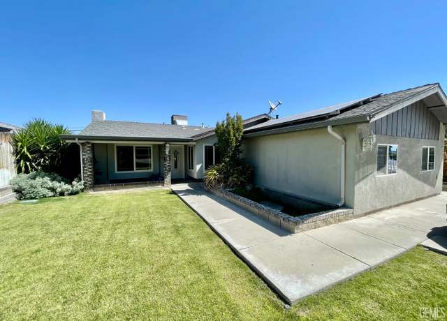 Property at 320 E Woodrow St, Taft, CA 93268, 4 beds, 2 baths