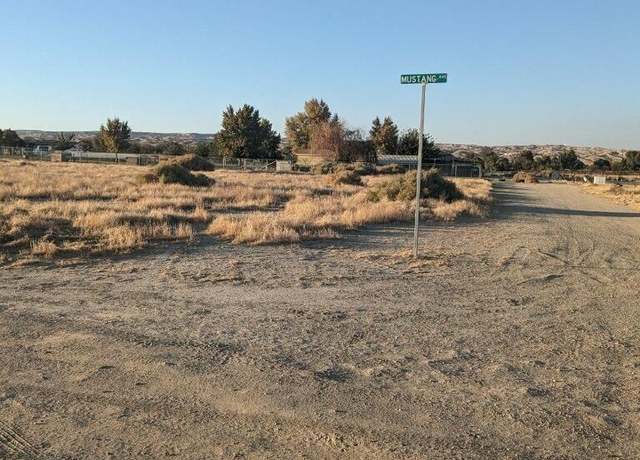 Property at 28142 Mustang Ave, Taft, CA 93268