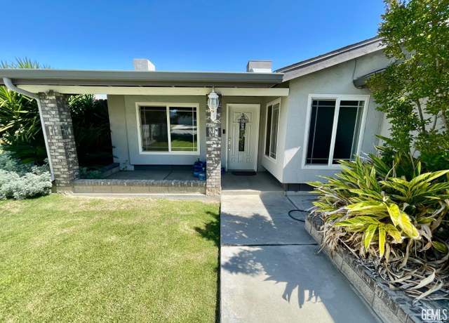 Property at 320 E Woodrow St, Taft, CA 93268, 5 beds, 2 baths