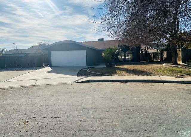 Property at 2012 Chaparral Cir, Delano, CA 93215, 3 beds, 2 baths