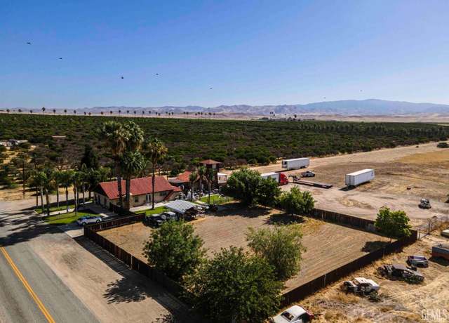Property at 113 S Pepper Dr, Bakersfield, CA 93307, 2 beds, 1 bath