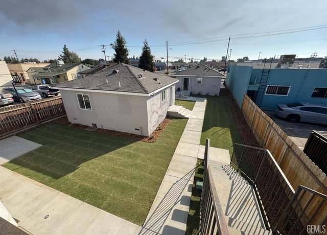 Property at 2300 Brundage Ln, Bakersfield, CA 93304, 6 beds, 3 baths