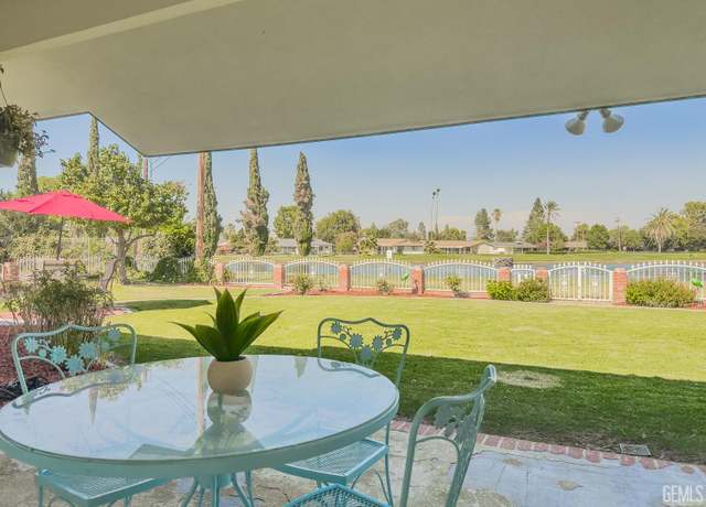 Property at 800 Pebble Beach Dr, Bakersfield, CA 93309, 2 beds, 1.75 baths