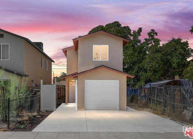 Property at 1407 Monterey St, Bakersfield, CA 93305, 4 beds, 3 baths