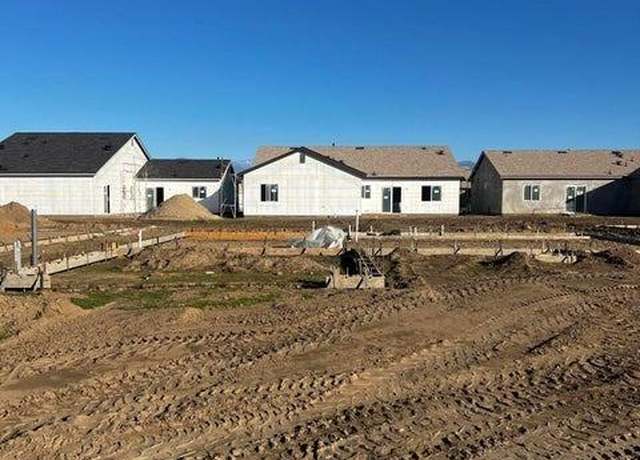 Property at 1152 S Creekside Pl, Porterville, CA 93257, 3 beds, 2 baths