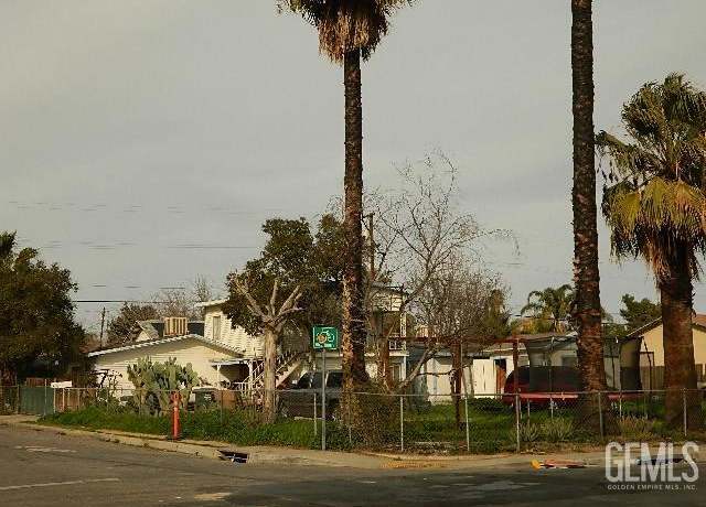 Property at 909 Pentz St, Bakersfield, CA 93306, 6 beds, 2 baths