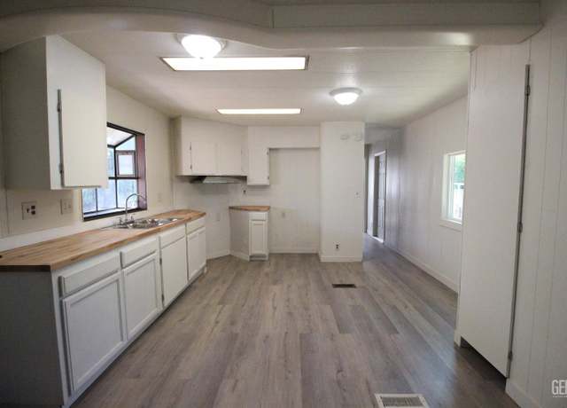 Property at 501 Belmont Ave #16, Bakersfield, CA 93308, 2 beds, 1.75 baths