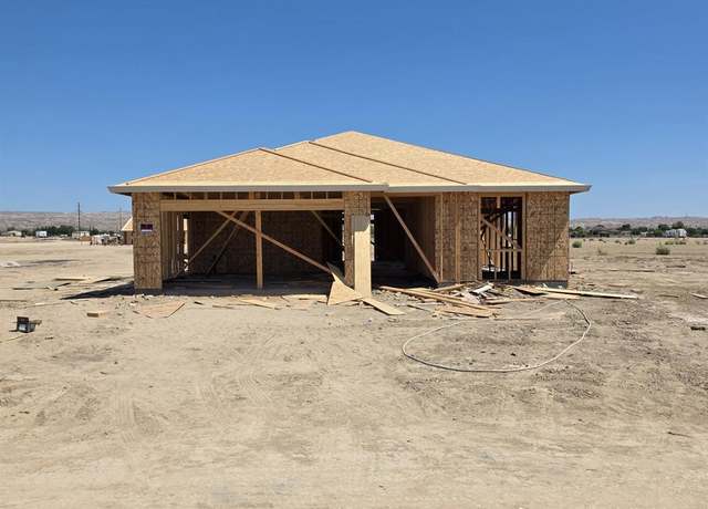 Property at 28108 Valley West Rd, Taft, CA 93268, 4 beds, 2 baths