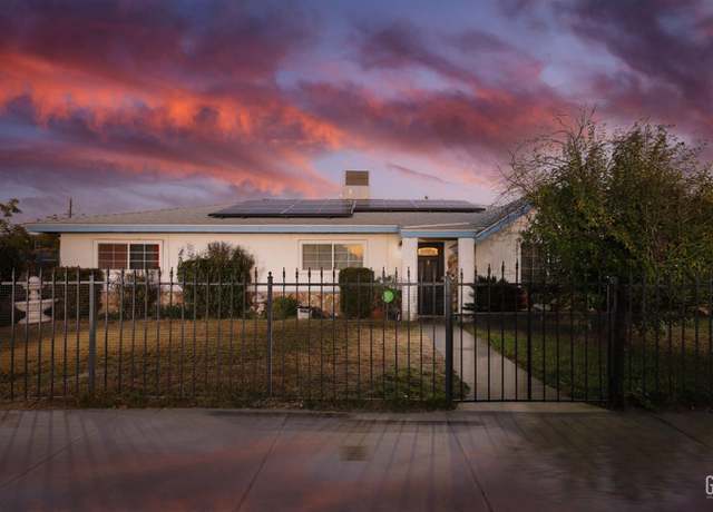 Photo of 834 R St, Bakersfield, CA 93304