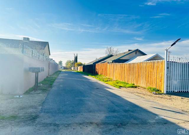 Property at 414 S Williams St, Bakersfield, CA 93307