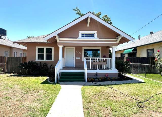 Property at 1821 Orange St, Bakersfield, CA 93304, 3 beds, 2 baths