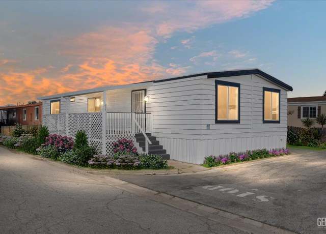 Property at 225 Vivian Ln, Bakersfield, CA 93308, 3 beds, 2 baths