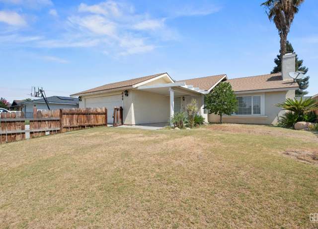 Property at 448 E Warren Ave, Bakersfield, CA 93308, 3 beds, 2 baths