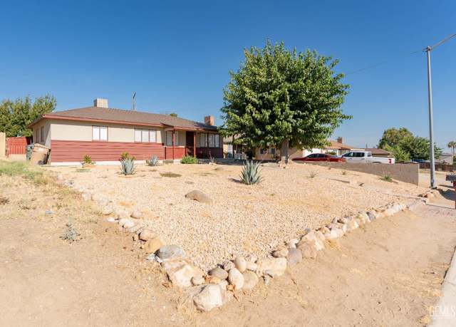 Property at 2209 Fairfax Rd, Bakersfield, CA 93306, 3 beds, 1.5 baths