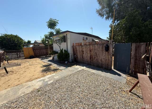 Property at 131 Wood St, Taft, CA 93268, 3 beds, 2 baths