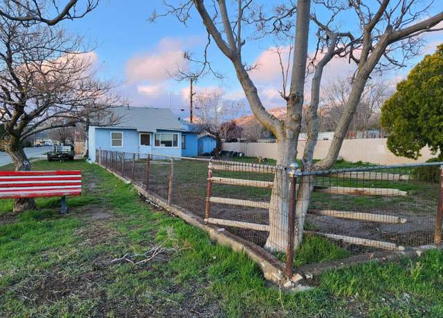 Property at 131 W H St, Tehachapi, CA 93561, 3 beds, 1 bath