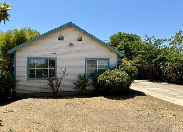 Property at 125 P St, Bakersfield, CA 93304, 3 beds, 1 bath
