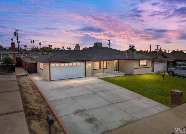 Property at 2831 Crest Dr, Bakersfield, CA 93306, 4 beds, 3 baths