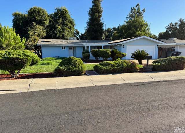 Property at 1640 W Princeton Ct, Visalia, CA 93277, 4 beds, 2 baths