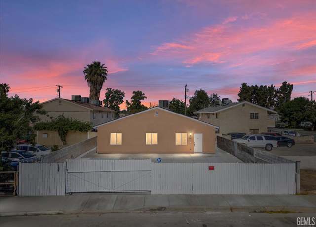 Property at 135 L St, Bakersfield, CA 93304, 7 beds, 4 baths