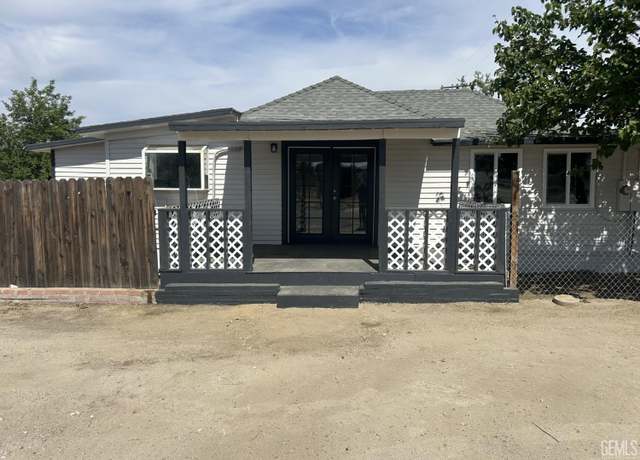 Property at 600 Crystal St, Taft, CA 93268, 4 beds, 1.75 baths