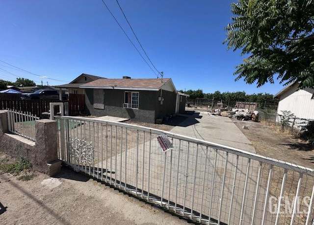 Property at 780 Mayer Ln, Bakersfield, CA 93263, 2 beds, 1 bath