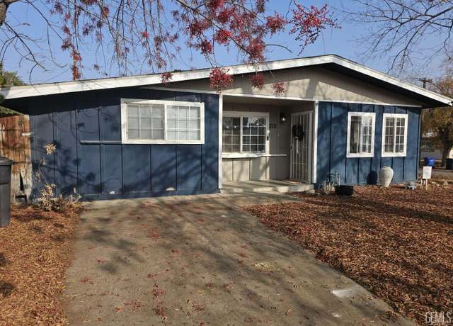 Property at 210 E Calvin St, Taft, CA 93268, 4 beds, 1.5 baths