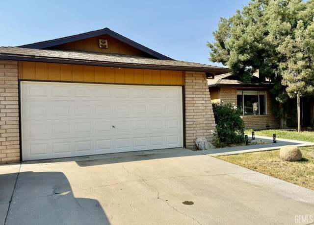 Property at 1631 W Monte Vis, Visalia, CA 93277, 3 beds, 2 baths