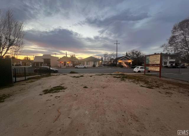 Property at 1020 H St, Bakersfield, CA 93304