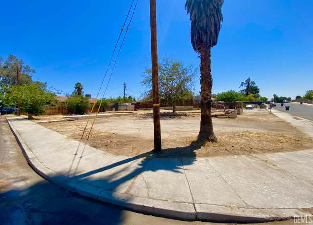 Property at 1102 Grace St, Bakersfield, CA 93305