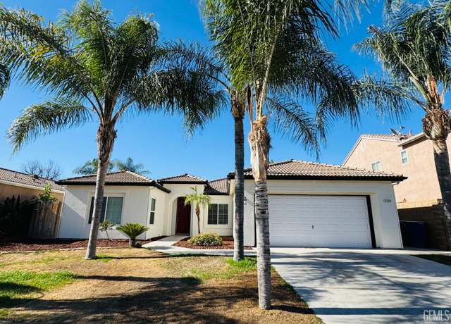 Property at 2225 Via Calabria Ave, Delano, CA 93215, 4 beds, 2 baths