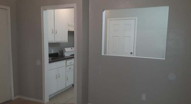 Photo of 126 Decatur St, Bakersfield, CA 93308