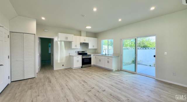 Photo of 11125 Glenoaks Blvd, CA 91331