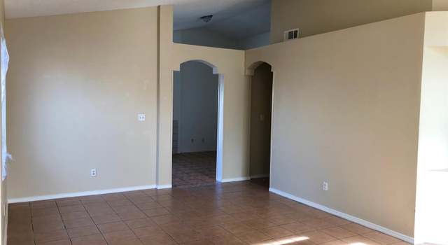 Photo of 1912 Saint Helens Ave, Bakersfield, CA 93304