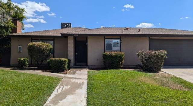 Photo of 2208 Courtleigh Dr, Bakersfield, CA 93309