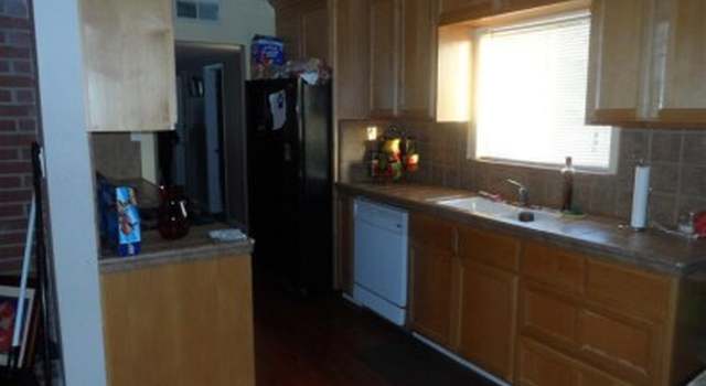 Photo of 2408 Oakwood Dr, Bakersfield, CA 93304